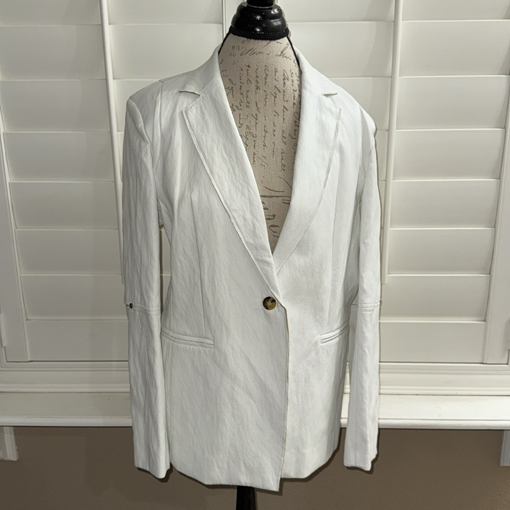 Sosken HOPE WHITE FITTED FAUX LEATHER BLAZER